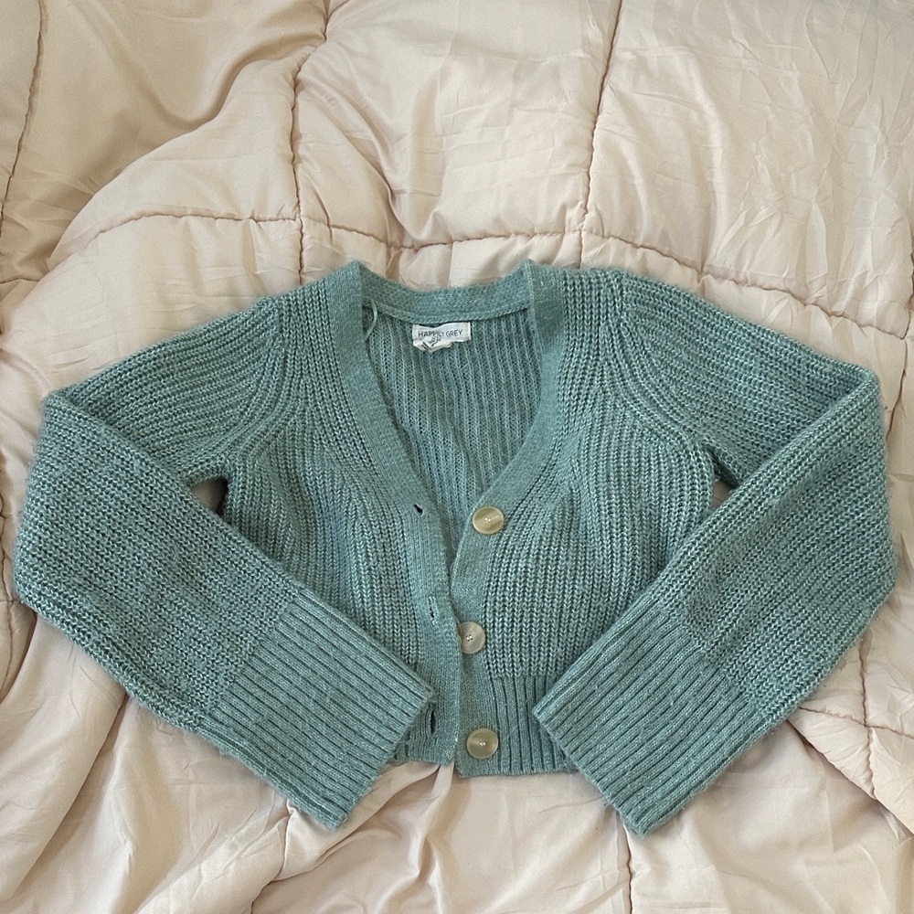 Chic Knit Cropped Cardigan in Soft Green